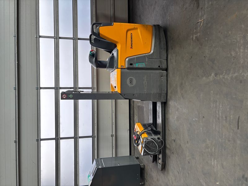 Used material handling equipment Jungheinrich ERD 220 Li-ion &mdash; Booster Lift