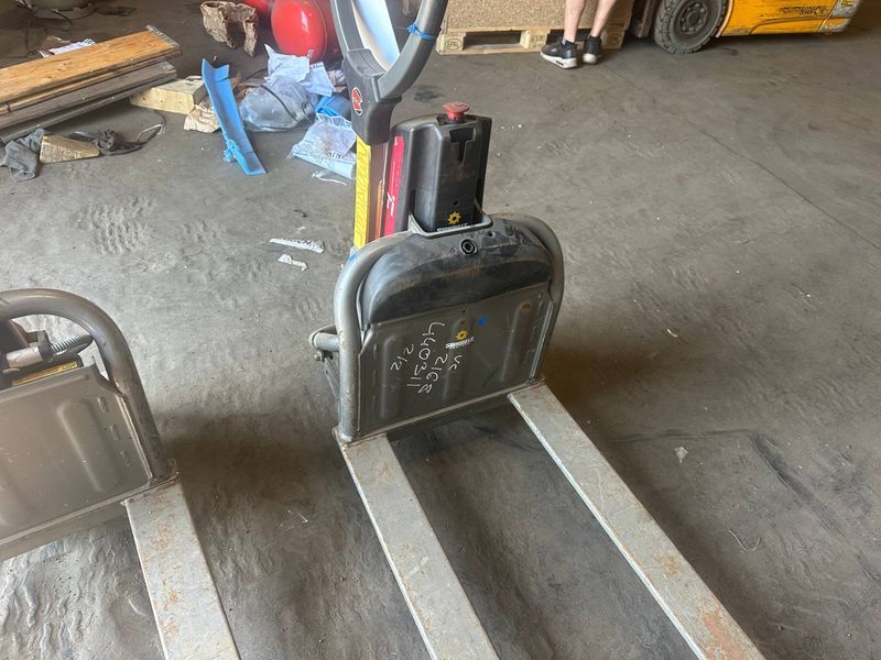 Použit&aacute; manipulačn&aacute; technika Linde CITI (2pc in stock) &mdash; Booster Lift
