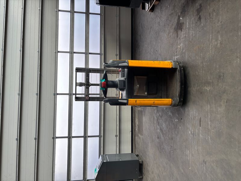 Used material handling equipment Jungheinrich ERD 220 Li-ion &mdash; Booster Lift