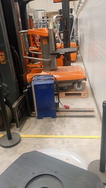 Použit&aacute; manipulačn&aacute; technika Still RX60-25 &mdash; Booster Lift