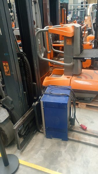 Použit&aacute; manipulačn&aacute; technika Still RX60-25 &mdash; Booster Lift