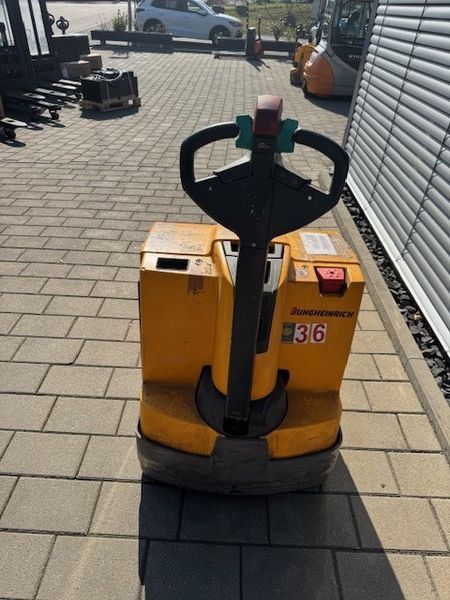 Použit&aacute; manipulačn&aacute; technika Jungheinrich EJE 220 &mdash; Booster Lift
