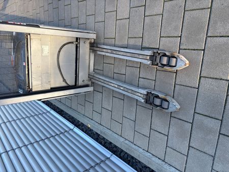 Použit&aacute; manipulačn&aacute; technika Still EXV 12i &mdash; Booster Lift