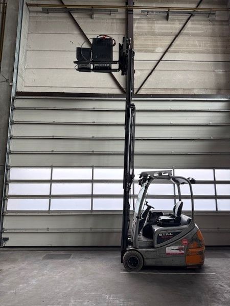 Použit&aacute; manipulačn&aacute; technika Still RX20-20 &mdash; Booster Lift