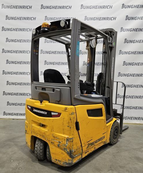 Použit&aacute; manipulačn&aacute; technika Jungheinrich EFG 215 Triplex &mdash; Booster Lift