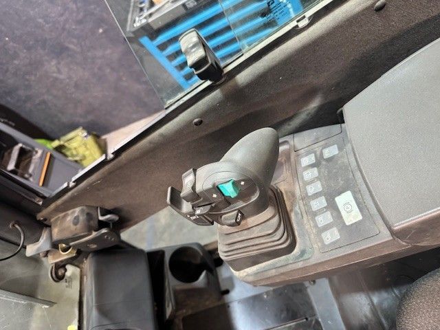 Použit&aacute; manipulačn&aacute; technika Jungheinrich DFG 425s &mdash; Booster Lift