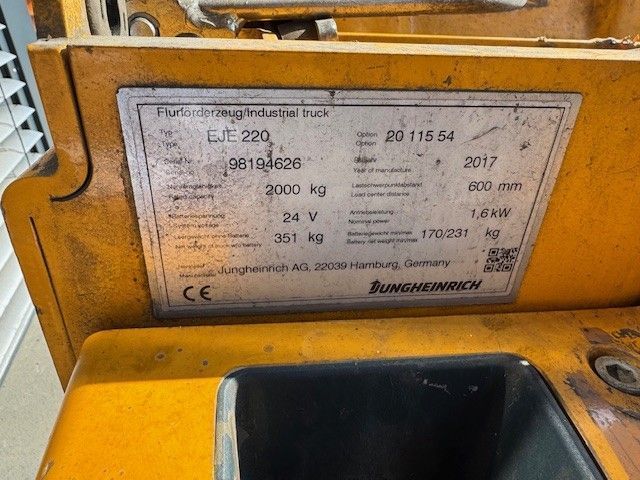 Použit&aacute; manipulačn&aacute; technika Jungheinrich EJE 220 &mdash; Booster Lift