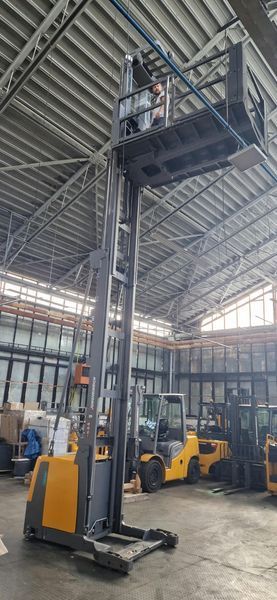 Použit&aacute; manipulačn&aacute; technika Jungheinrich EKS 412s P+F220 1050 DT &mdash; Booster Lift