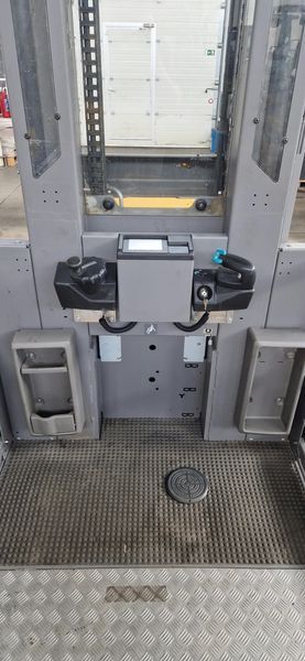 Použit&aacute; manipulačn&aacute; technika Jungheinrich EKS 412s P+F220 1050 DT &mdash; Booster Lift