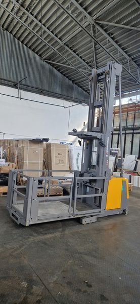 Použit&aacute; manipulačn&aacute; technika Jungheinrich EKS 412s P+F220 1050 DT &mdash; Booster Lift