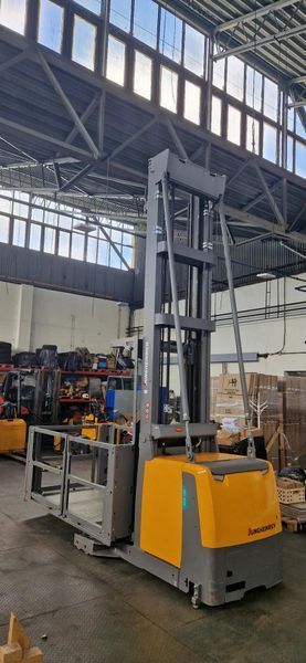 Použit&aacute; manipulačn&aacute; technika Jungheinrich EKS 412s P+F220 1050 DT &mdash; Booster Lift