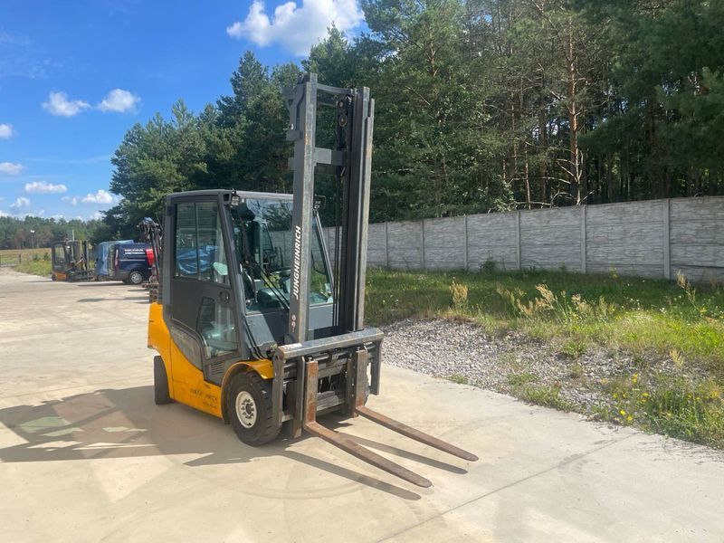 Použit&aacute; manipulačn&aacute; technika Jungheinrich DFG 425s 6190mh/ 4.5m/ 2.5t &mdash; Booster Lift