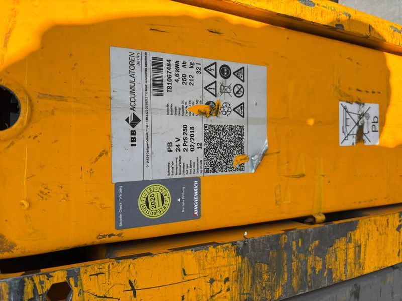 Used material handling equipment Jungheinrich EJE 120 &mdash; Booster Lift