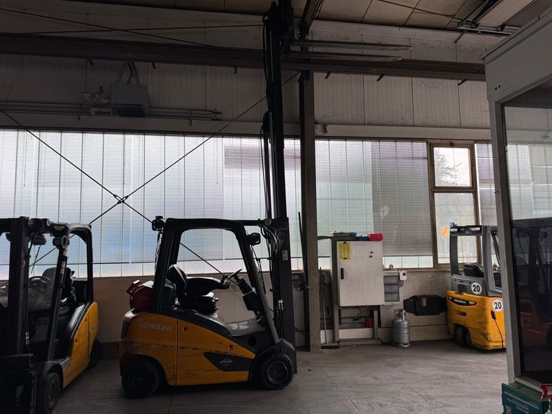 Použit&aacute; manipulačn&aacute; technika Linde H 18 T-01 391 Triplex &mdash; Booster Lift