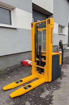 Použit&aacute; manipulačn&aacute; technika Jungheinrich EJC216 &mdash; Booster Lift
