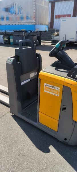 Used material handling equipment Jungheinrich ECE 225 / 2022y/ 595h &mdash; Booster Lift