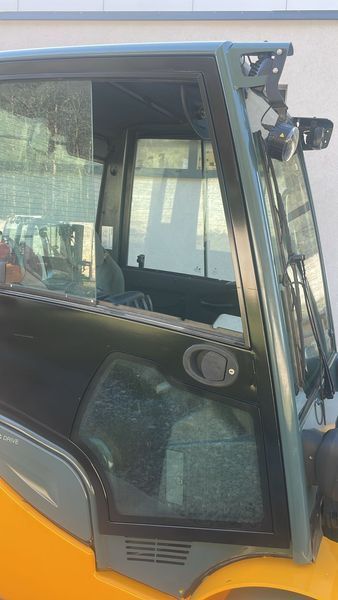 Použit&aacute; manipulačn&aacute; technika Jungheinrich TFG435S &mdash; Booster Lift