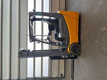 Used material handling equipment Jungheinrich EFG 220 &mdash; Booster Lift
