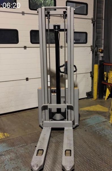 Použit&aacute; manipulačn&aacute; technika Still ECV10 Vorf&uuml;hrger&auml;t &mdash; Booster Lift