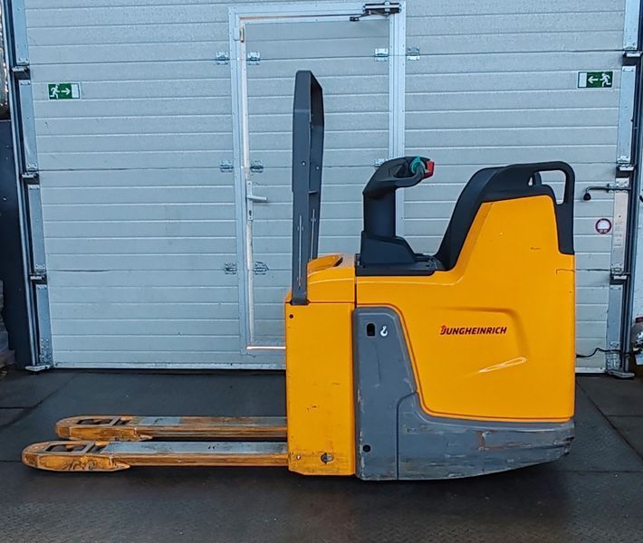 Used material handling equipment Jungheinrich ERE 120 2131h/ 2t/ 2020y &mdash; Booster Lift