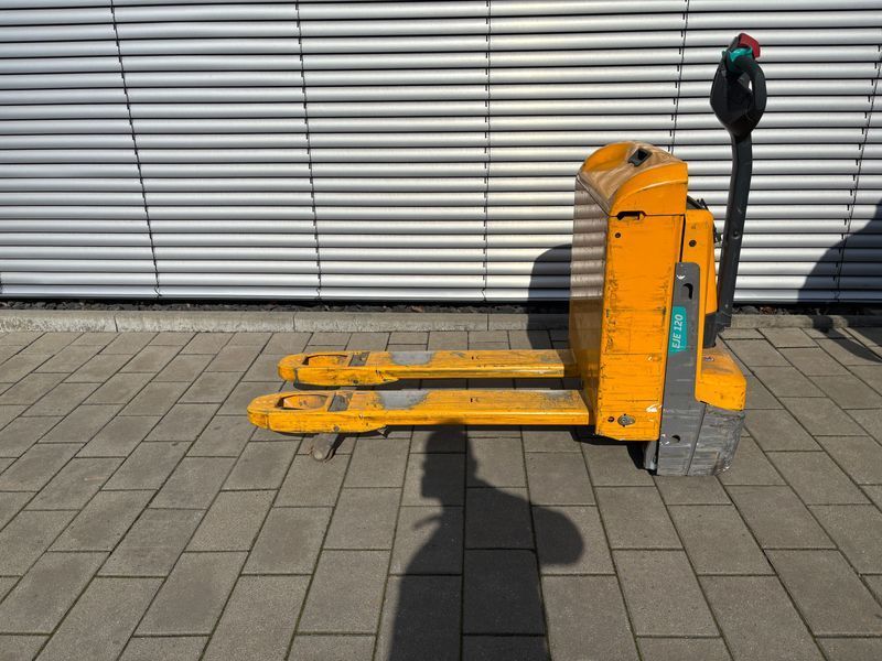 Used material handling equipment Jungheinrich EJE 120 &mdash; Booster Lift