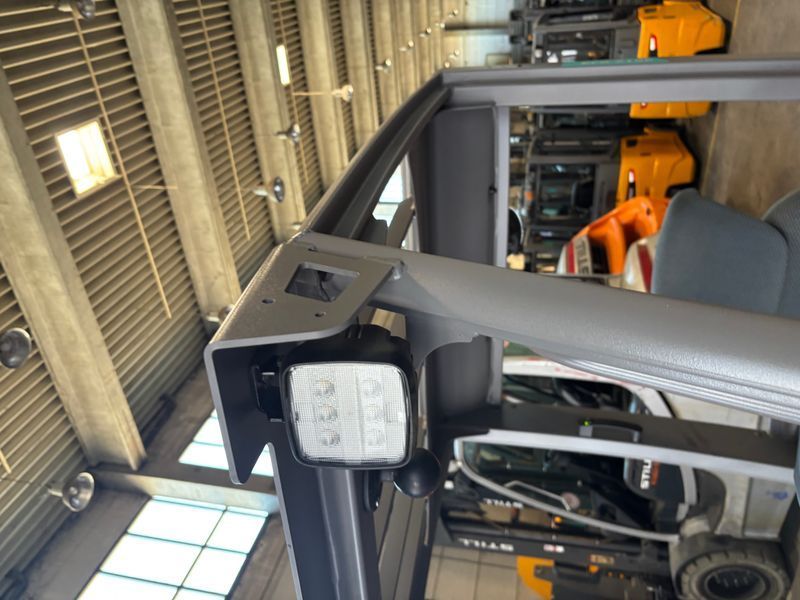 Použit&aacute; manipulačn&aacute; technika Jungheinrich EFG 220 &mdash; Booster Lift