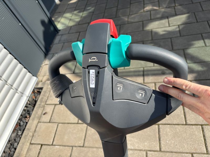 Used material handling equipment Jungheinrich EJE 120 &mdash; Booster Lift