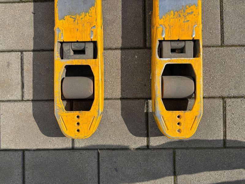 Used material handling equipment Jungheinrich EJE 120 &mdash; Booster Lift