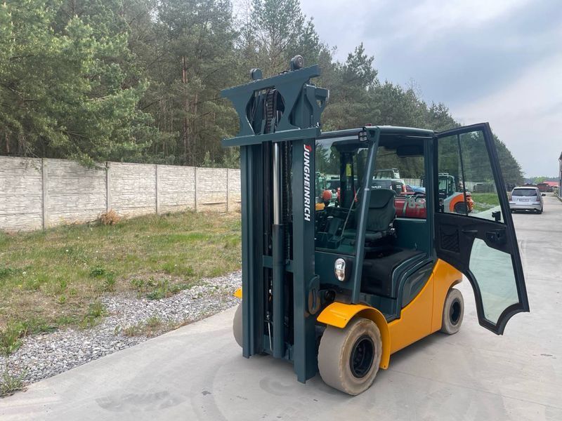 Použit&aacute; manipulačn&aacute; technika Jungheinrich TFG435S &mdash; Booster Lift