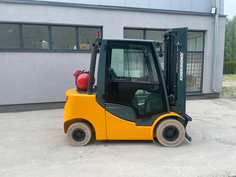 Použit&aacute; manipulačn&aacute; technika Jungheinrich TFG435S &mdash; Booster Lift
