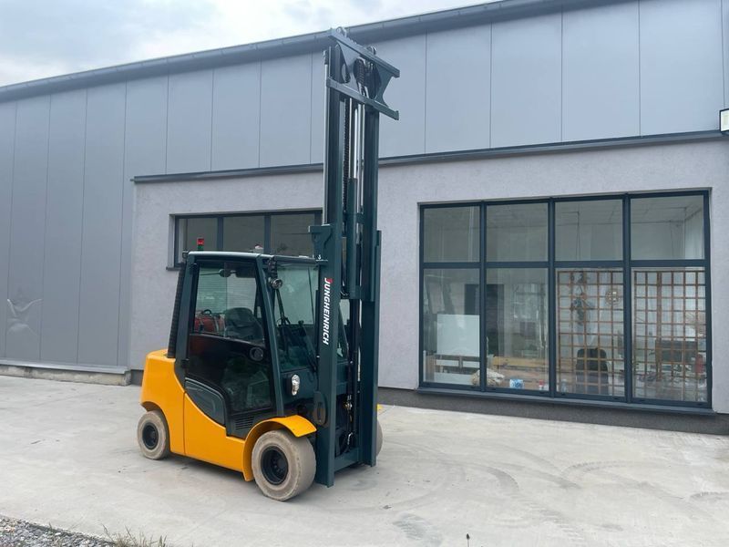 Použit&aacute; manipulačn&aacute; technika Jungheinrich TFG435S &mdash; Booster Lift