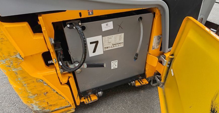 Used material handling equipment Jungheinrich EFG216k /2021y/ 4560mh RES MA &mdash; Booster Lift