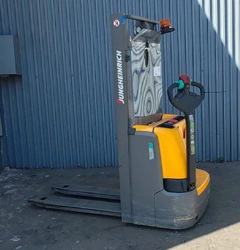 Použit&aacute; manipulačn&aacute; technika Jungheinrich EJC 110 Li-ion 2.7m/ 2019y/ 3150mh &mdash; Booster Lift