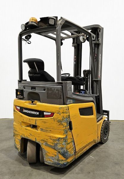 Použit&aacute; manipulačn&aacute; technika Jungheinrich EFG 213 Li-Ion/ Drive-In/ 5m/ 5936h/ 4v &mdash; Booster Lift