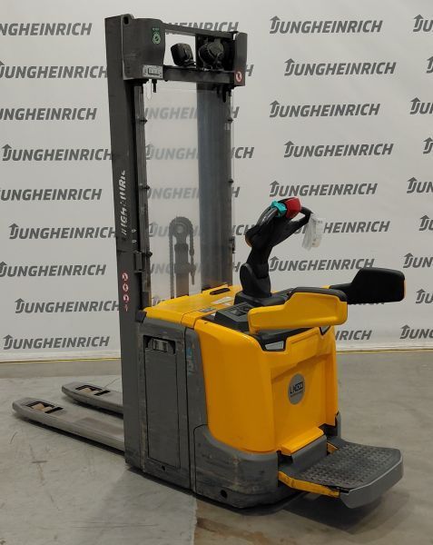 Used material handling equipment Jungheinrich ERC 216z - 525DZ Li-Ion &mdash; Booster Lift