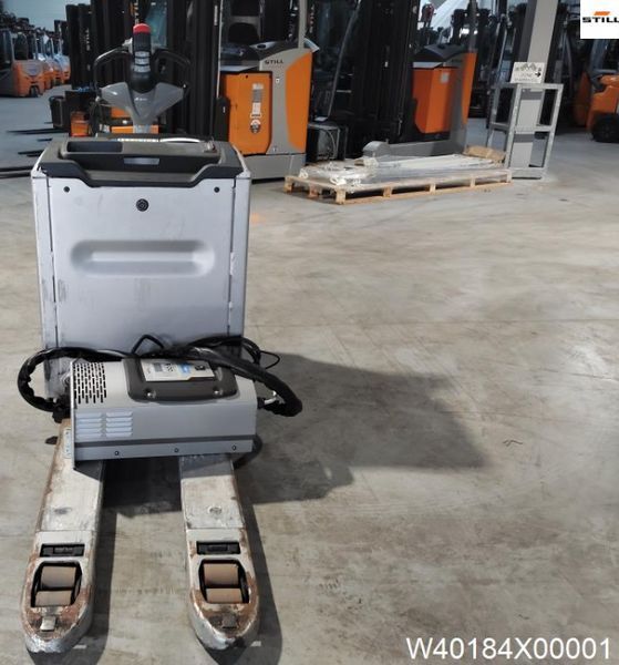 Použit&aacute; manipulačn&aacute; technika Still EXH30/LIION 4x vorhanden &mdash; Booster Lift