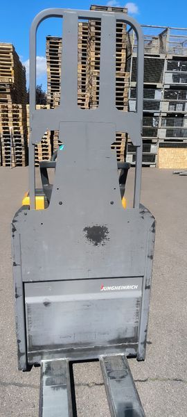 Použit&aacute; manipulačn&aacute; technika Jungheinrich ECE 225 / 2022y/ 595h &mdash; Booster Lift