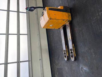 Used material handling equipment Jungheinrich EJE 116 &mdash; Booster Lift