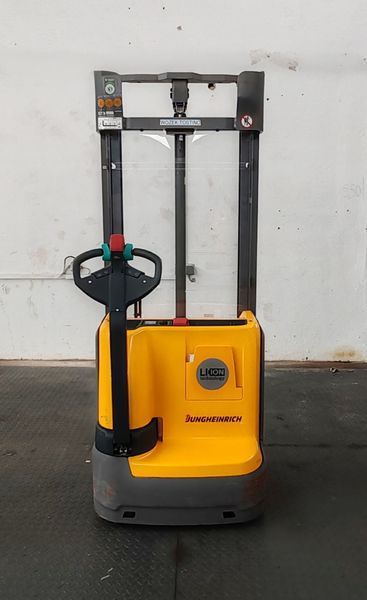 Used material handling equipment Jungheinrich EJC 112 LI ION 3.2m/ 698h/ 2020y &mdash; Booster Lift