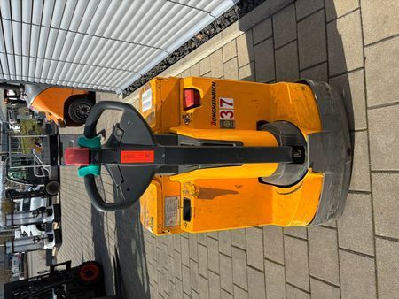Použit&aacute; manipulačn&aacute; technika Jungheinrich EJE 120 &mdash; Booster Lift
