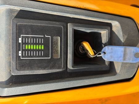 Použit&aacute; manipulačn&aacute; technika Jungheinrich EJE 120 &mdash; Booster Lift