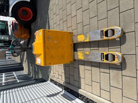 Použit&aacute; manipulačn&aacute; technika Jungheinrich EJE 120 &mdash; Booster Lift