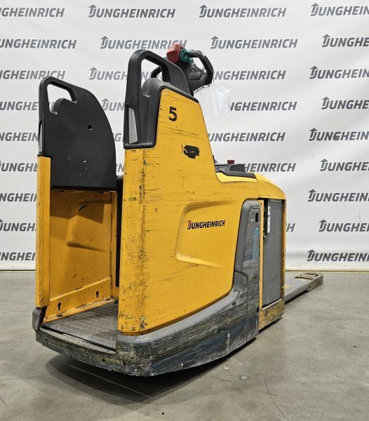 Použit&aacute; manipulačn&aacute; technika Jungheinrich ERE 120 FP Lithium &mdash; Booster Lift