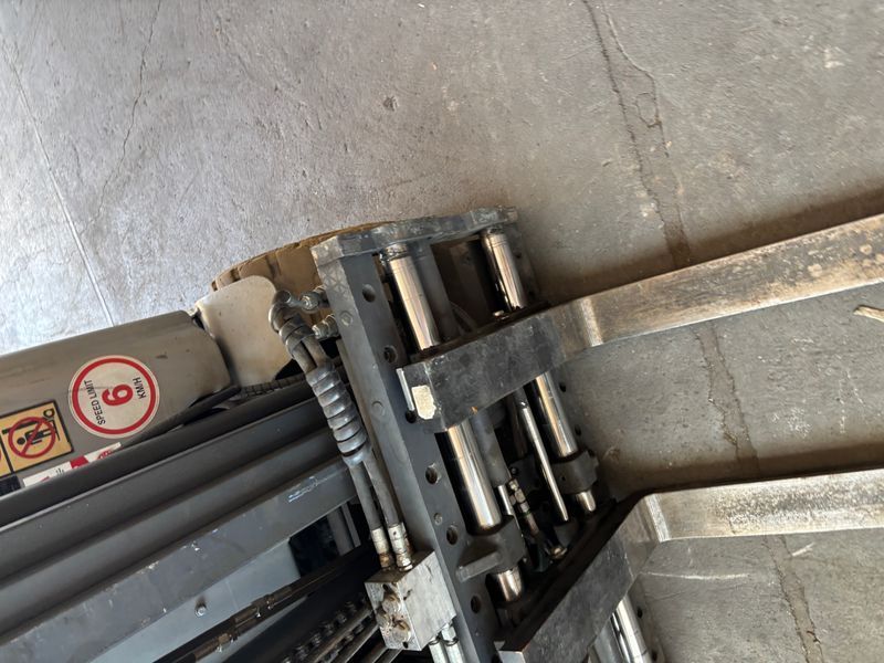 Used material handling equipment Still RX20-20 &mdash; Booster Lift