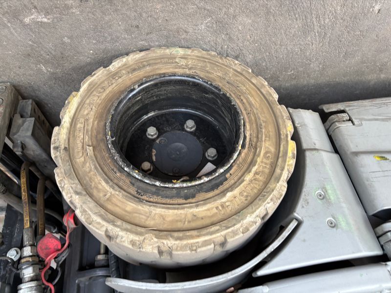 Used material handling equipment Still RX20-20 &mdash; Booster Lift
