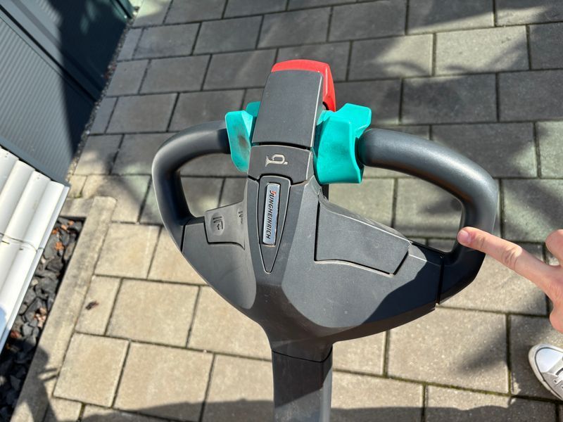 Použit&aacute; manipulačn&aacute; technika Jungheinrich EJE 120 &mdash; Booster Lift