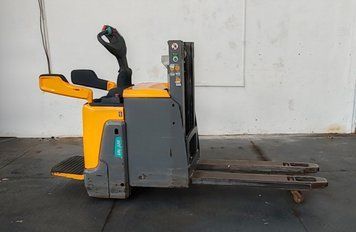 Used material handling equipment Jungheinrich ERD 120 1.6m/ 2021y/ 1874mh &mdash; Booster Lift