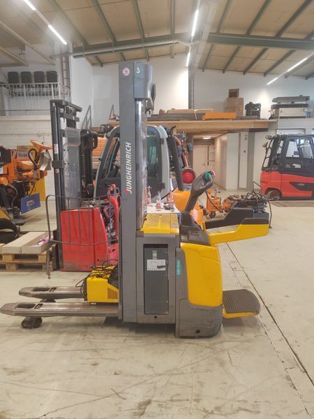 Used material handling equipment Jungheinrich ERC 214z 5.35m/ initial &mdash; Booster Lift