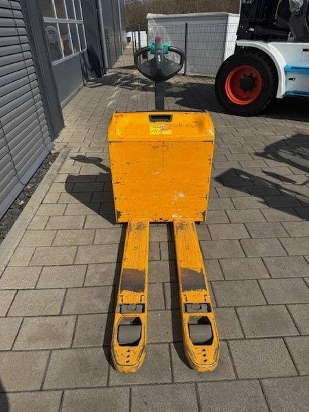 Použit&aacute; manipulačn&aacute; technika Jungheinrich EJE 116 &mdash; Booster Lift