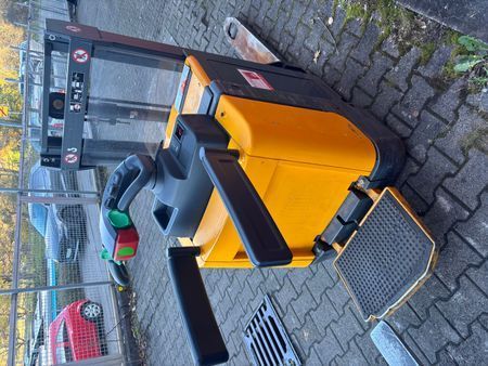 Použit&aacute; manipulačn&aacute; technika Jungheinrich ERD 220 &mdash; Booster Lift